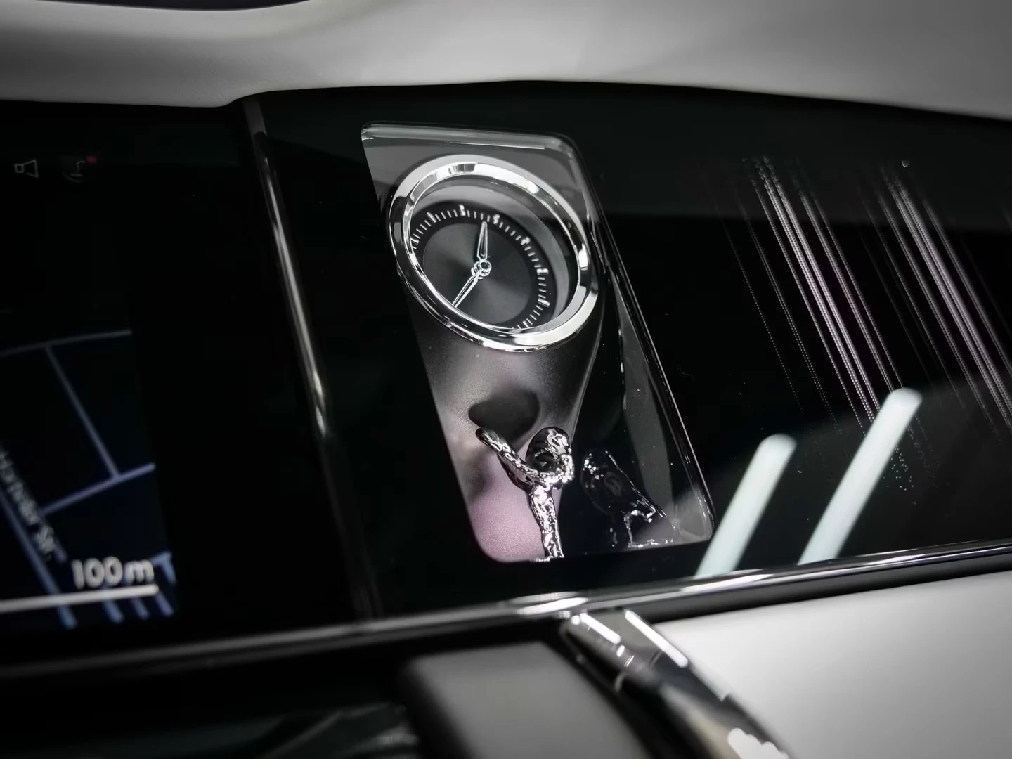 Rolls-Royce Cullinan V12 / BESPOKE / 360 / NIGHT / 4 SEATS / STARLIGHT, снимка 10 - Автомобили и джипове - 54960636