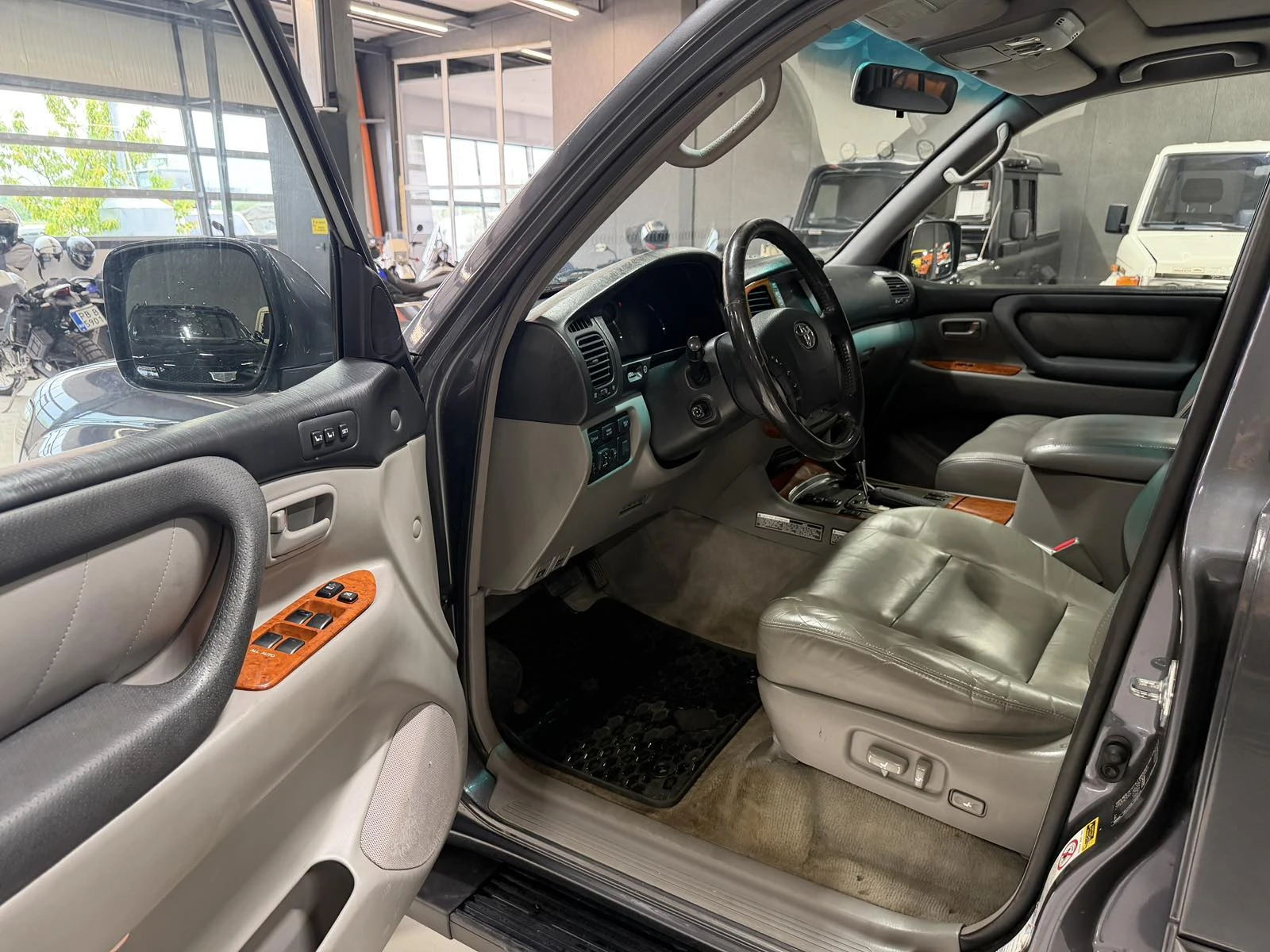 Toyota Land cruiser 4, 2 TD AT, снимка 10 - Автомобили и джипове - 55024674