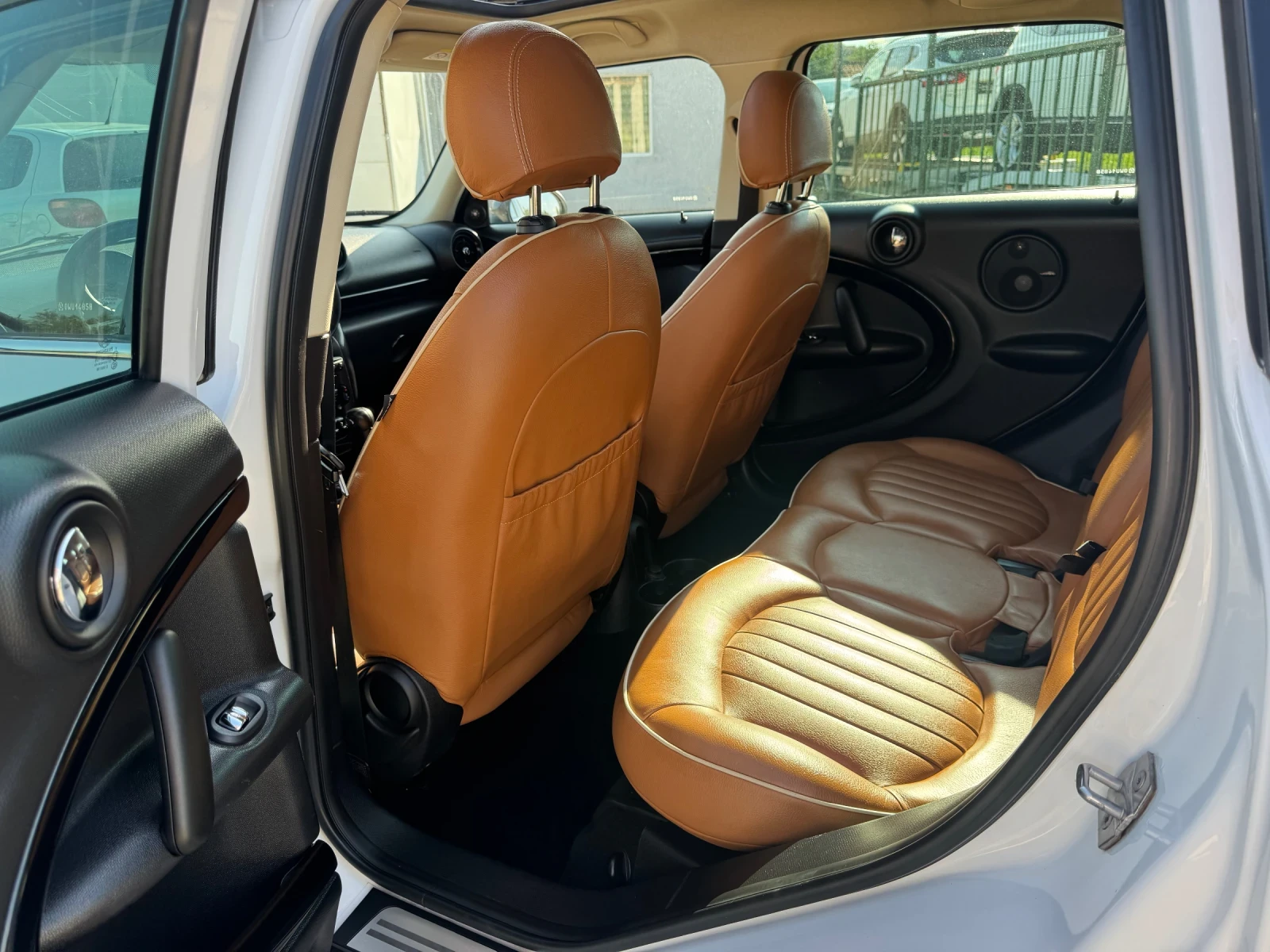 Mini Countryman 2.0D * AVTOMAT* PANO* NAVI* FULL* TOP* , снимка 14 - Автомобили и джипове - 55397007