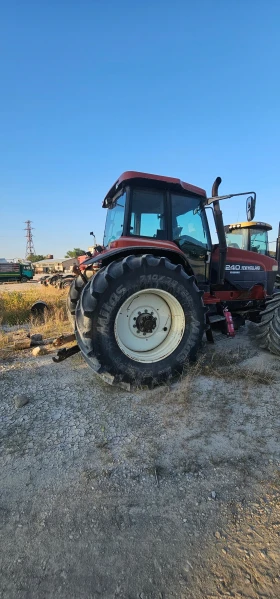 Трактор New Holland, снимка 2