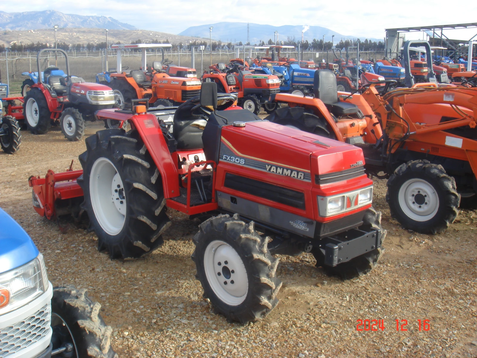 Трактор Kubota СКАЙТРАК, снимка 1