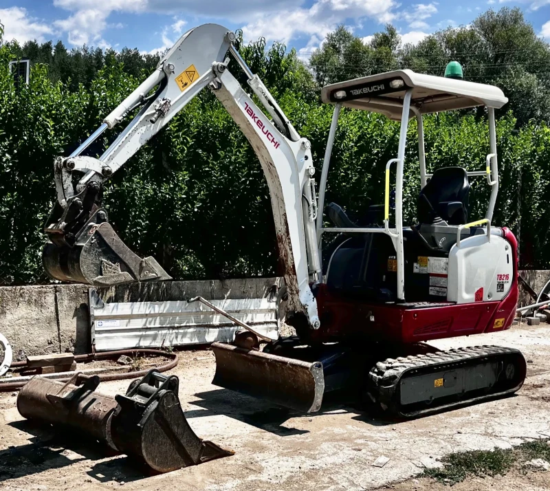 Багер Takeuchi TB216, снимка 3 - Индустриална техника - 51072108