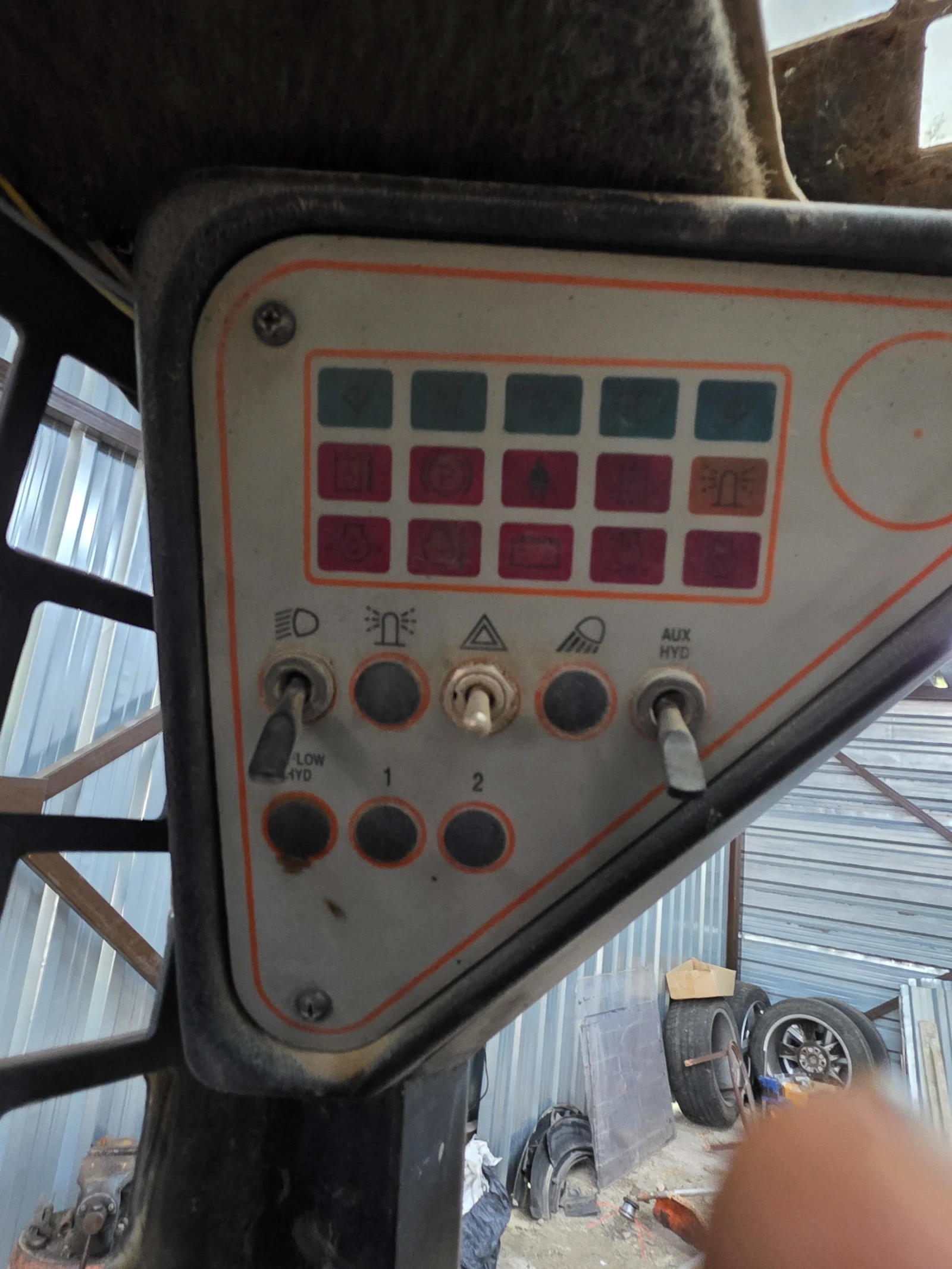 Мини челни товарачи Друга Thomas t135 - изображение 7