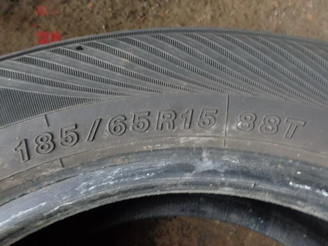 Гуми Зимни 185/60R15, снимка 4 - Гуми и джанти - 20302582