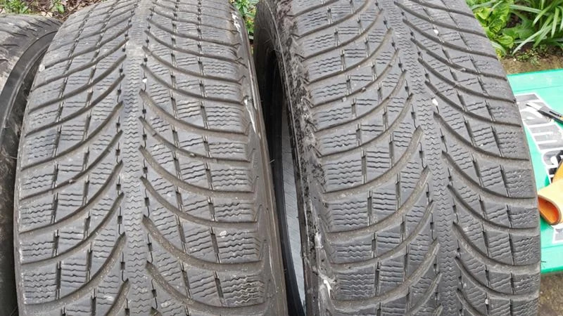 Гуми Зимни 235/60R18, снимка 2 - Гуми и джанти - 27927228