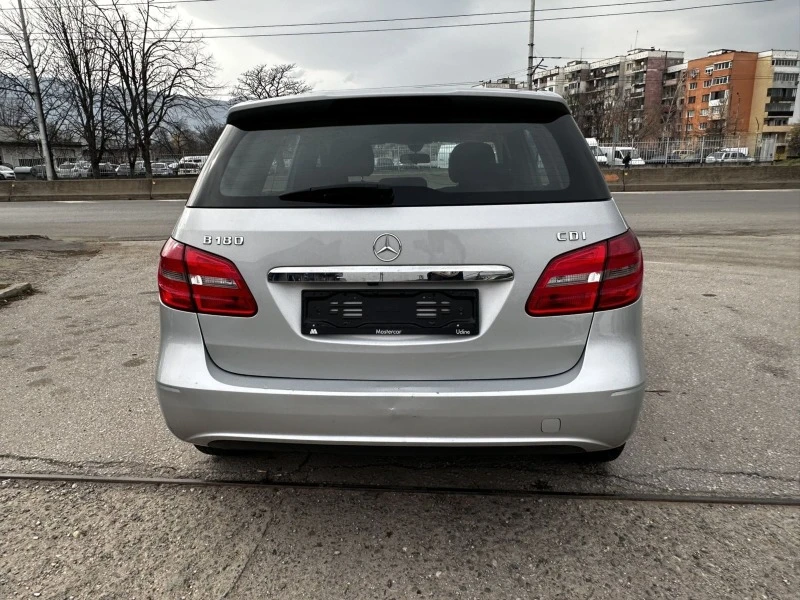 Mercedes-Benz B 180, снимка 6 - Автомобили и джипове - 44764569