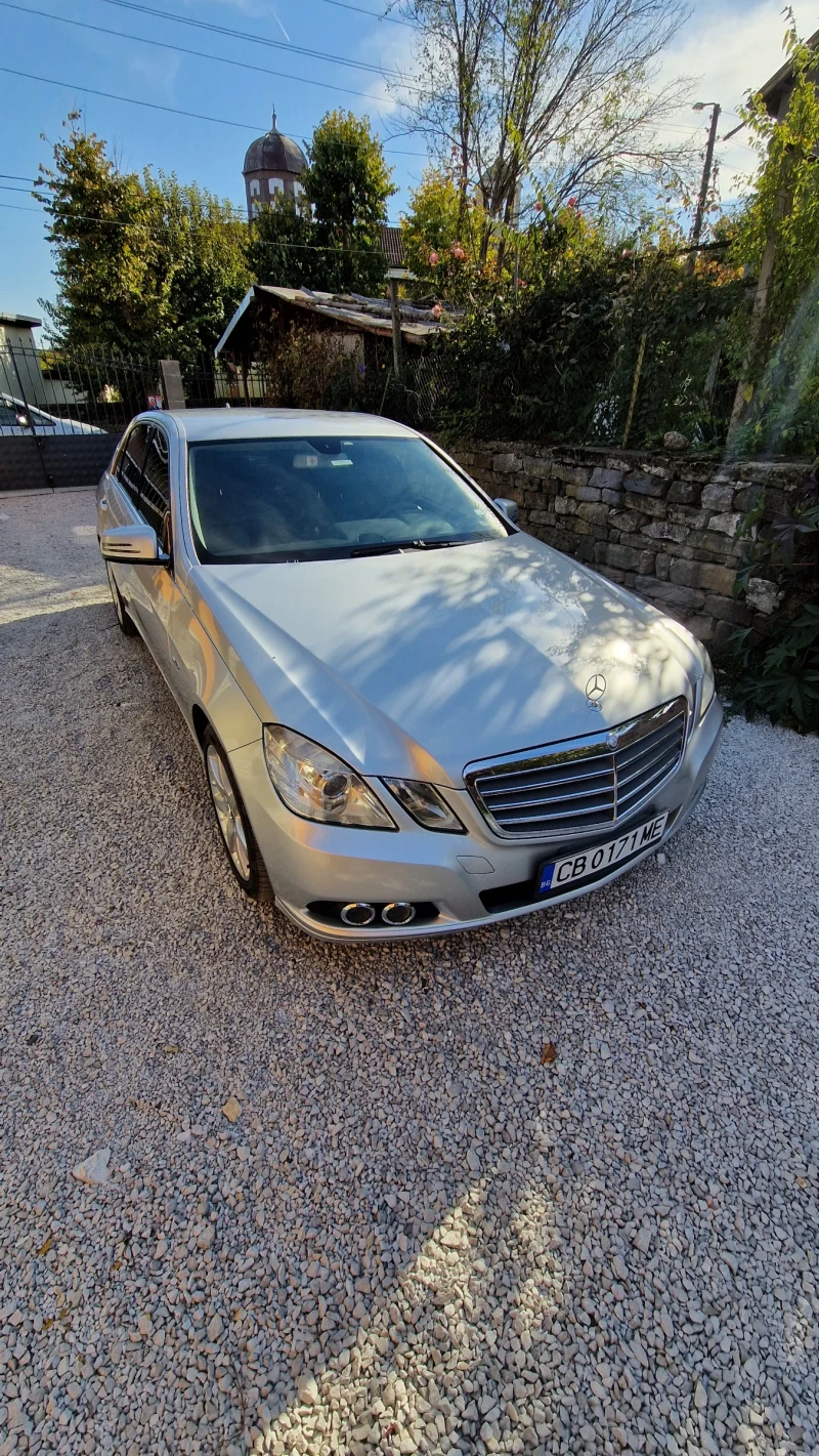 Mercedes-Benz E 220, снимка 4 - Автомобили и джипове - 47736025