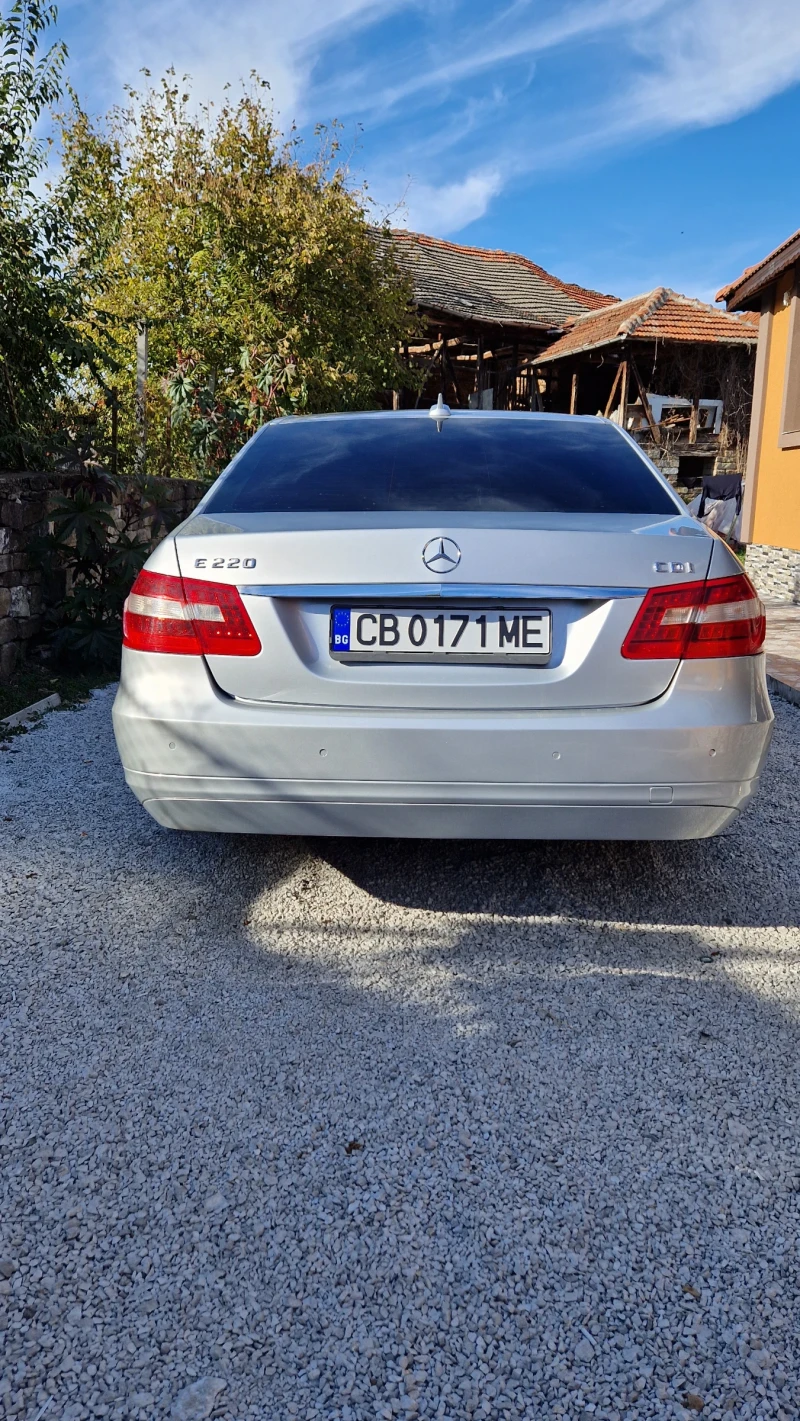 Mercedes-Benz E 220, снимка 7 - Автомобили и джипове - 47736025