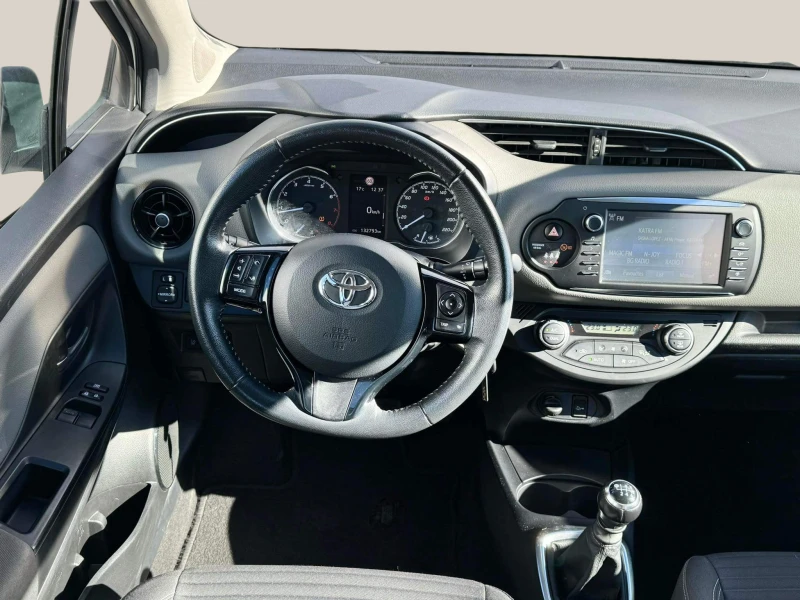 Toyota Yaris 1.5, снимка 12 - Автомобили и джипове - 48093379