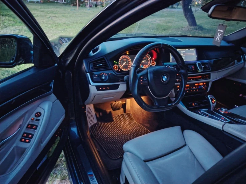 BMW 550 I M Pack, снимка 13 - Автомобили и джипове - 52262965