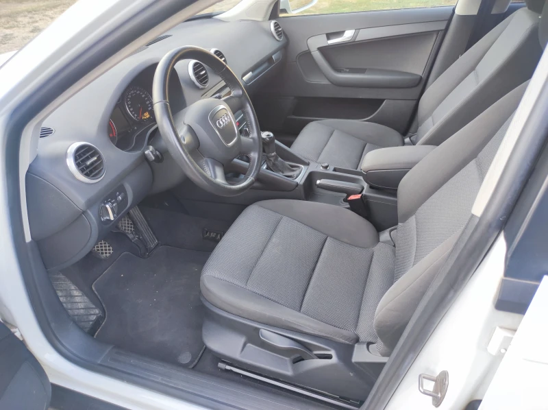 Audi A3 Sportback 1.9TDi 105к.с. Facelift, снимка 8 - Автомобили и джипове - 52073532