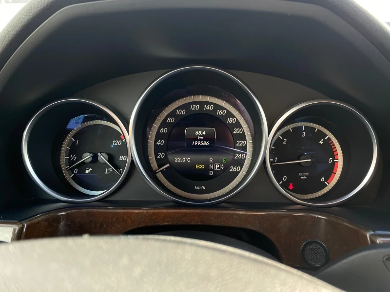 Mercedes-Benz E 200, снимка 7 - Автомобили и джипове - 52493372