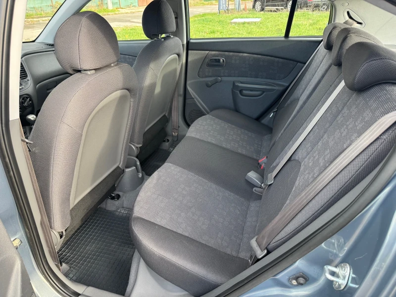 Kia Rio 1.4 Бензин, снимка 10 - Автомобили и джипове - 52499302