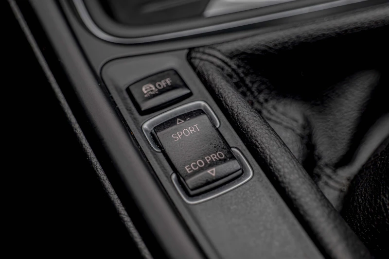 BMW 320 d/PDC/Xenon/Navi/M-Perf/Cruise Control, снимка 11 - Автомобили и джипове - 52798302