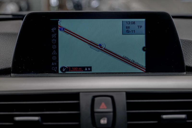 BMW 320 d/PDC/Xenon/Navi/M-Perf/Cruise Control, снимка 13 - Автомобили и джипове - 52798302