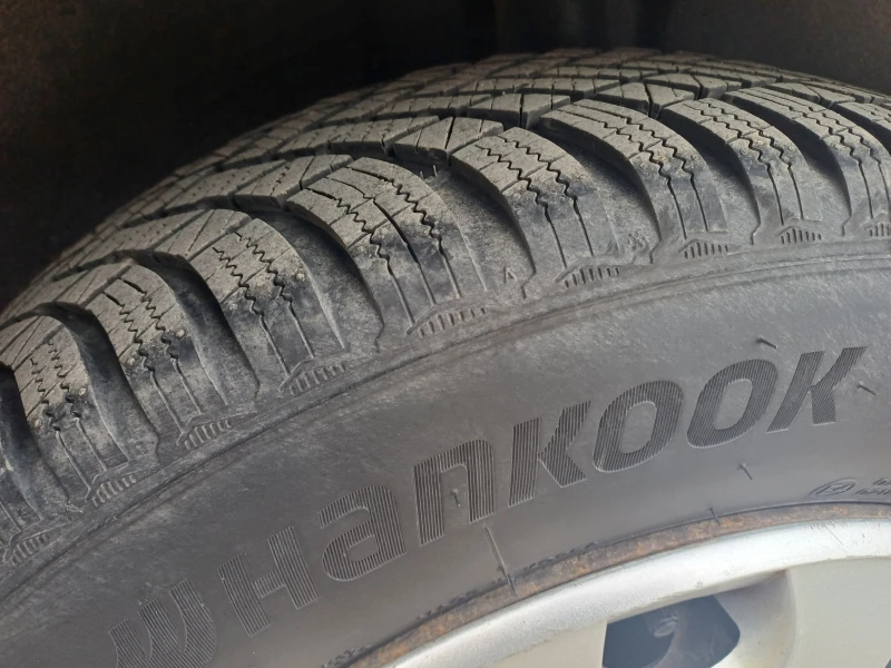 VW Touran 1.6MPI-102KC, снимка 8 - Автомобили и джипове - 53527840