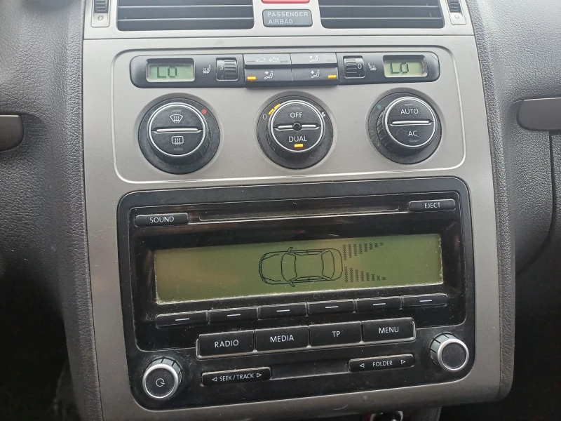 VW Touran 1.6MPI-102KC, снимка 9 - Автомобили и джипове - 53527840