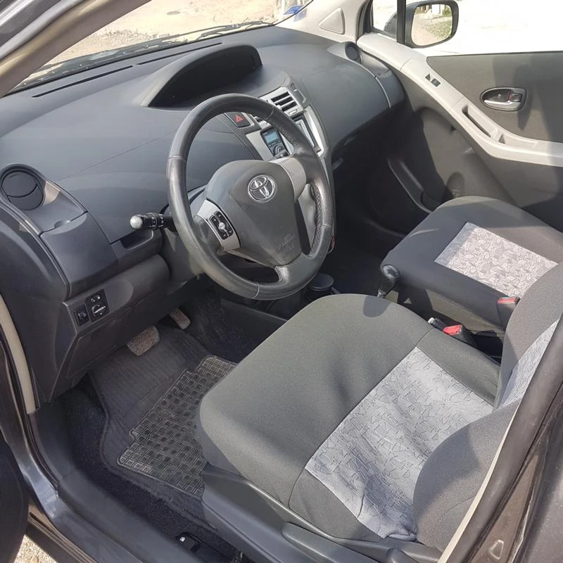 Toyota Yaris 1.4D4D, снимка 7 - Автомобили и джипове - 33352618