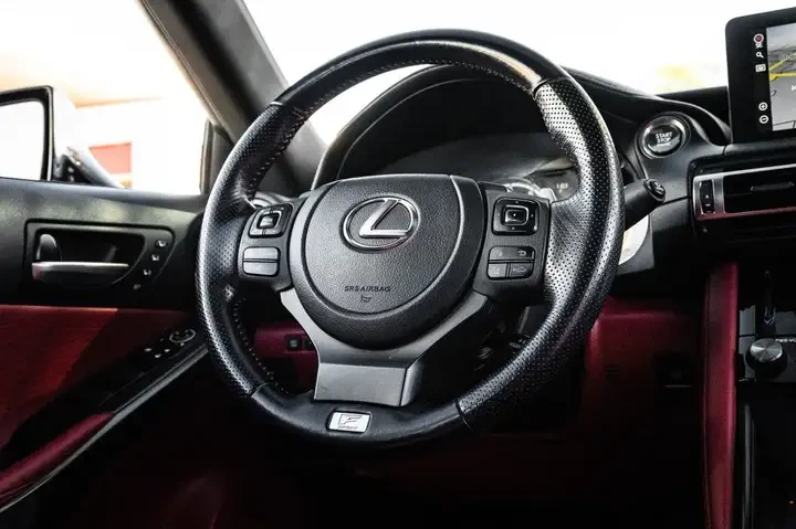 Lexus IS 350 RED INTERIOR/F SPORT/ОБДУХВАНЕ/ПОДГРЕВ/КАМЕРА - изображение 9