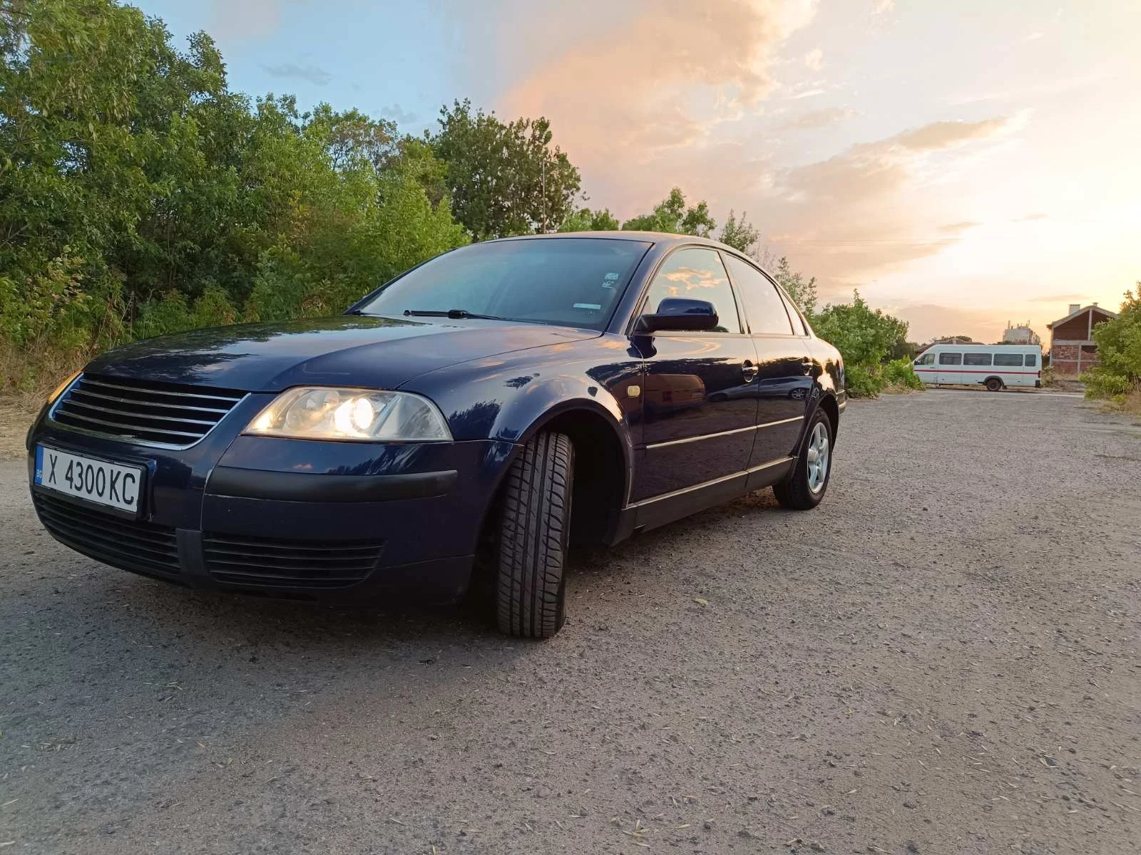 VW Passat Седан - изображение 7