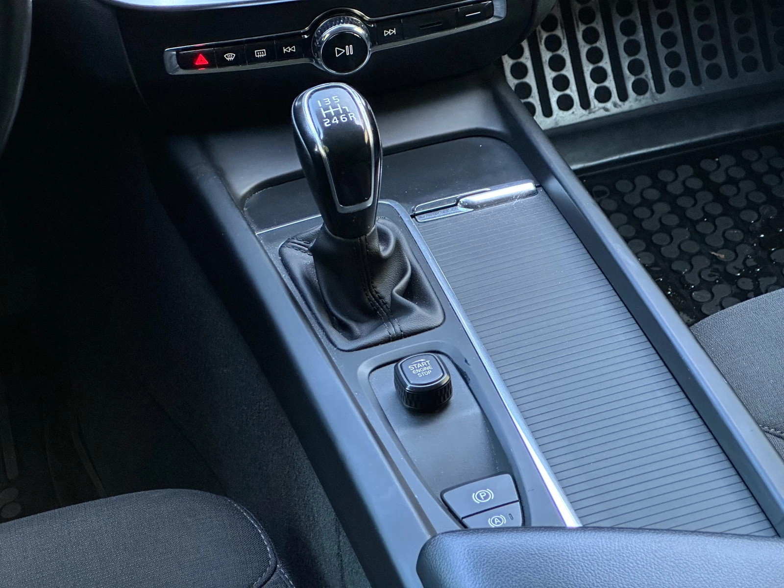 Volvo V60 LED*   Volvo* CarPlay*   | Mobile.bg   10