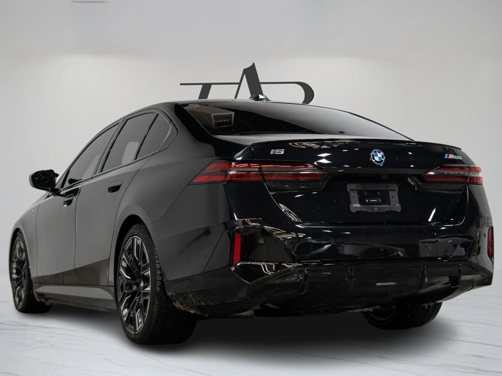 BMW i5  M60 XDRIVE B&W  С РЕГИСТРАЦИЯ & АВТО КРЕДИТ  - изображение 4