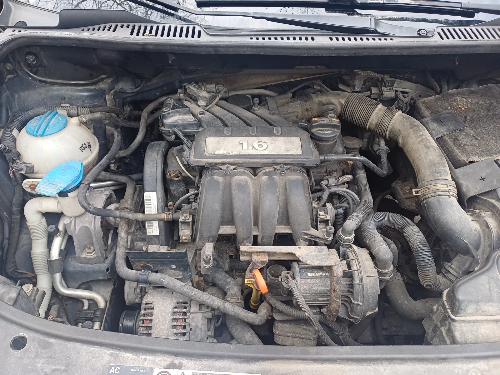 VW Touran 1.6MPI-102KC - изображение 7