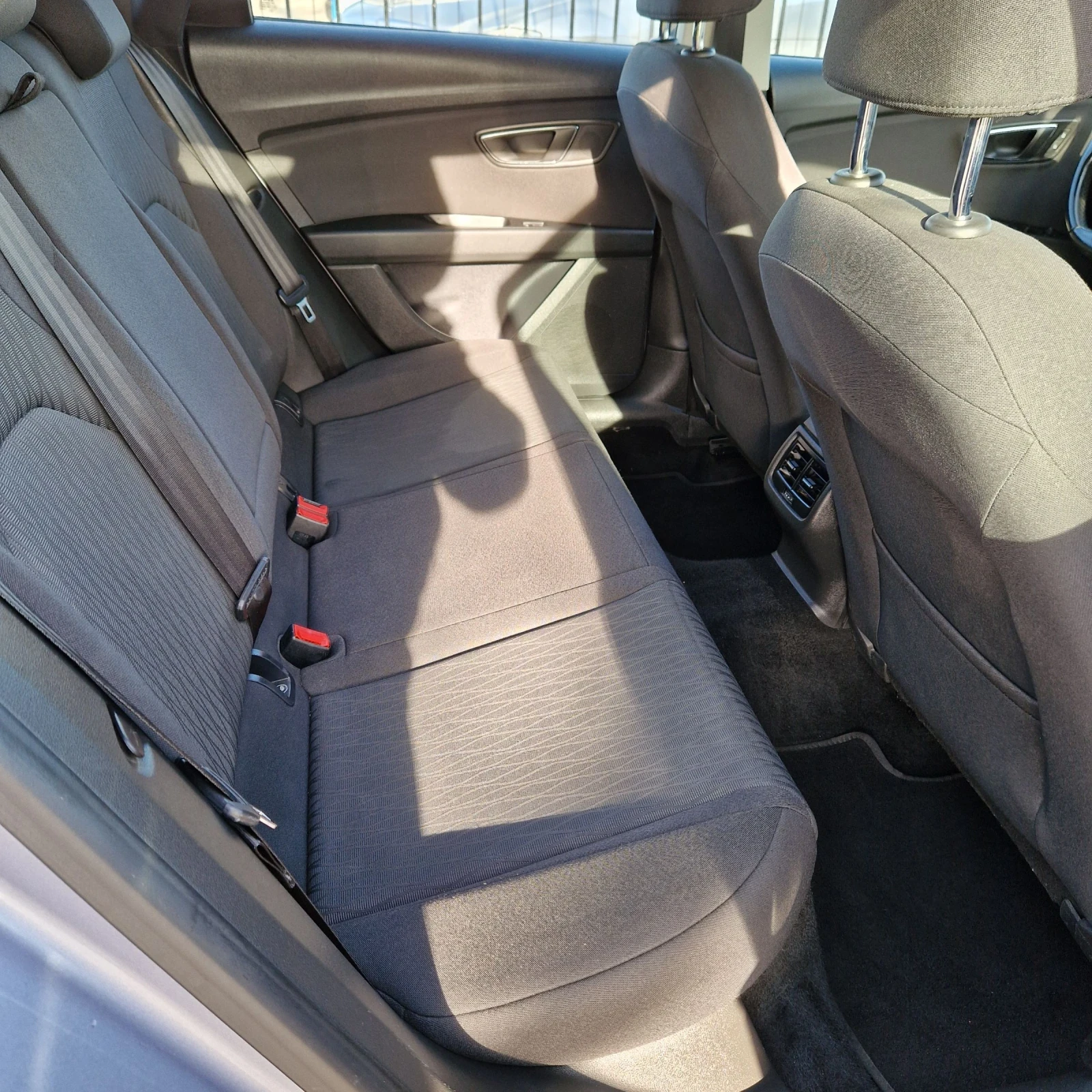 Seat Leon 1.6TDI 110к.с, снимка 17 - Автомобили и джипове - 53800477