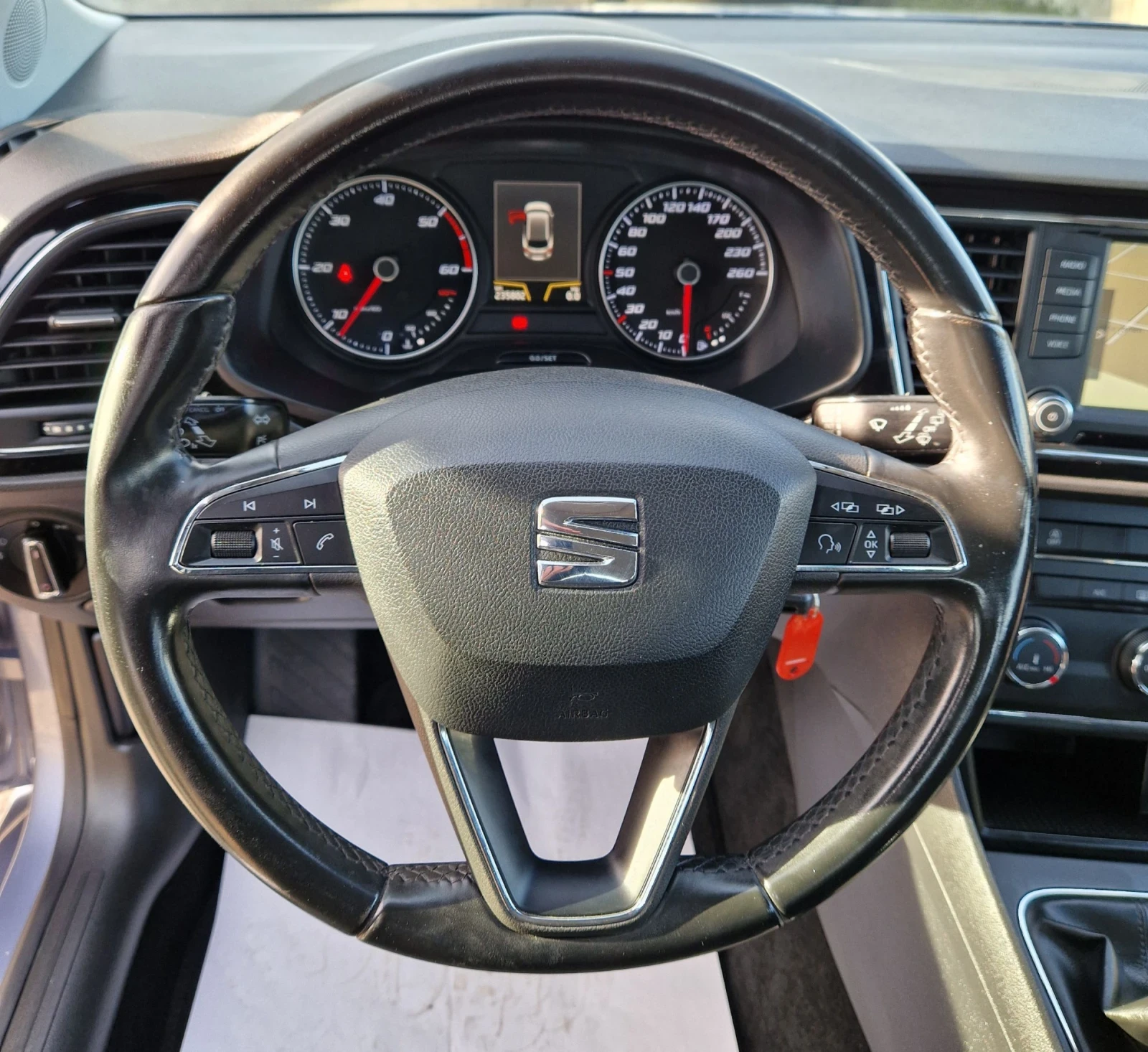 Seat Leon 1.6TDI 110к.с, снимка 10 - Автомобили и джипове - 53800477