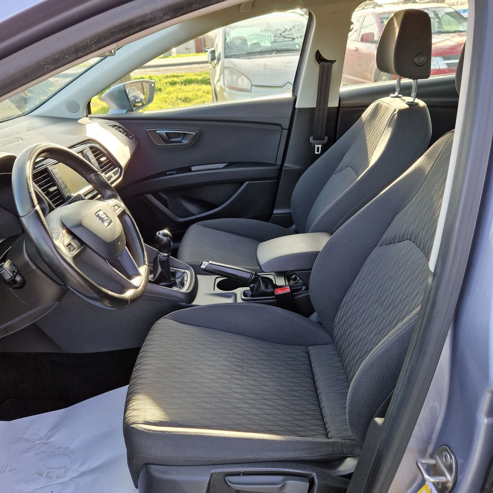 Seat Leon 1.6TDI 110к.с, снимка 8 - Автомобили и джипове - 53800477