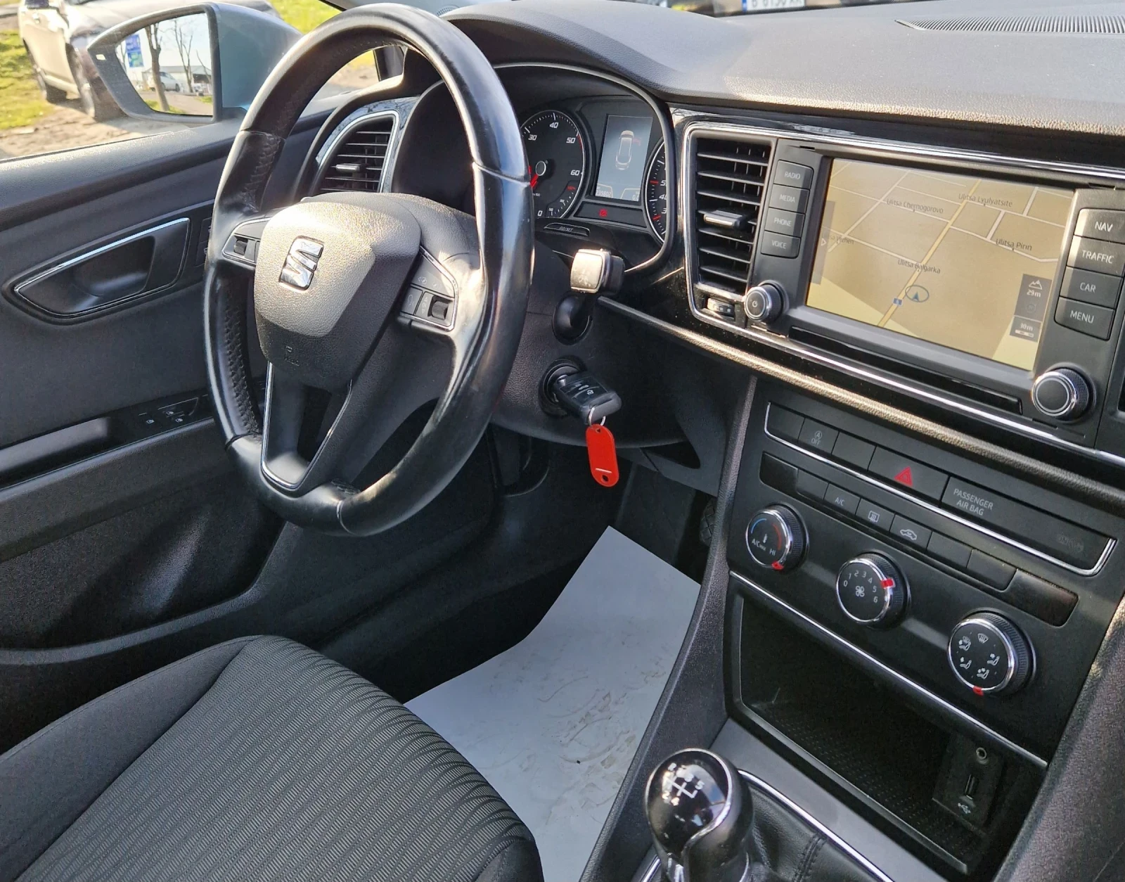 Seat Leon 1.6TDI 110к.с, снимка 14 - Автомобили и джипове - 53800477