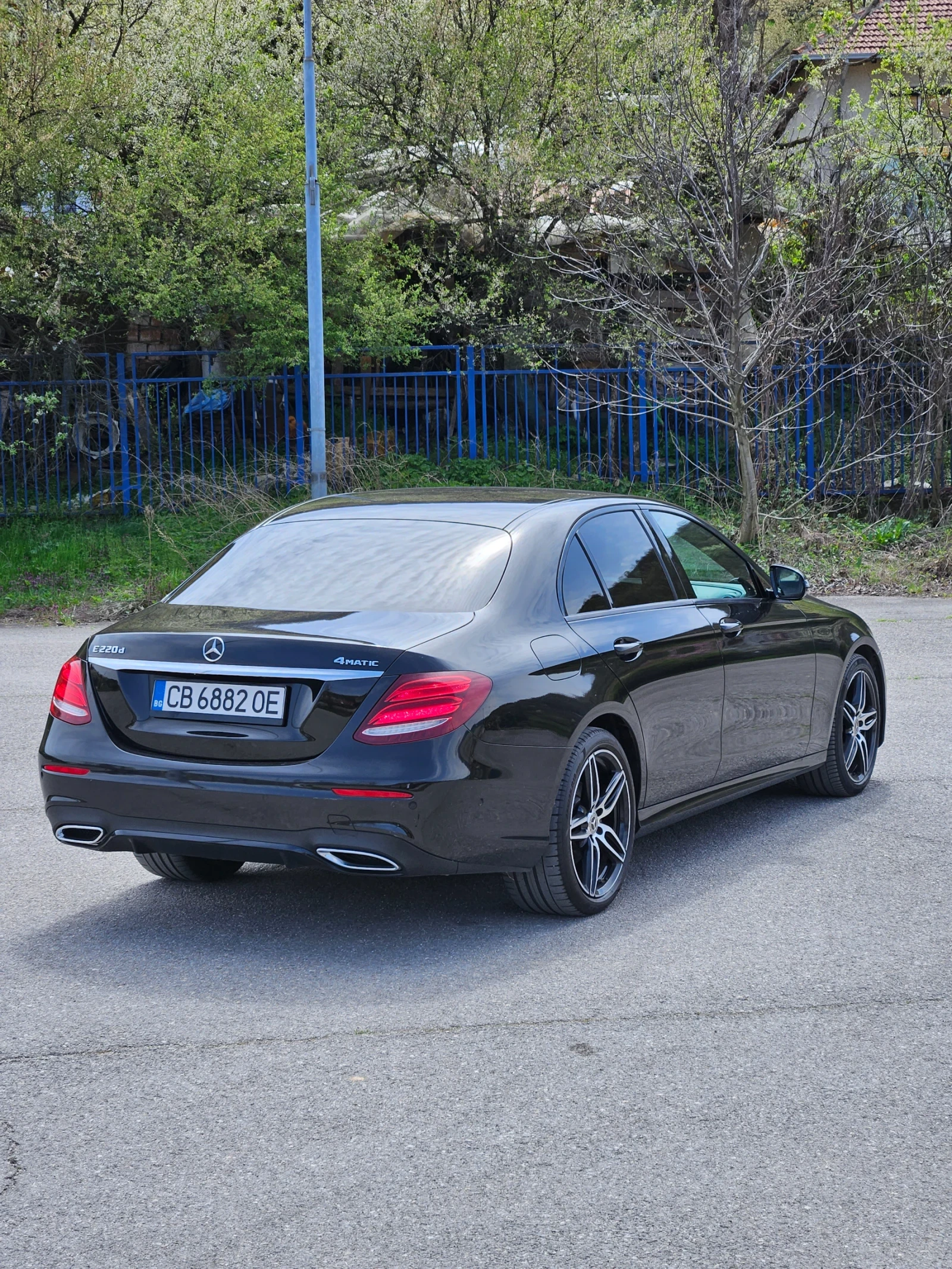 Mercedes-Benz E 220 AMG Night 4Matic Digital HeadUp FULL, снимка 5 - Автомобили и джипове - 54268164