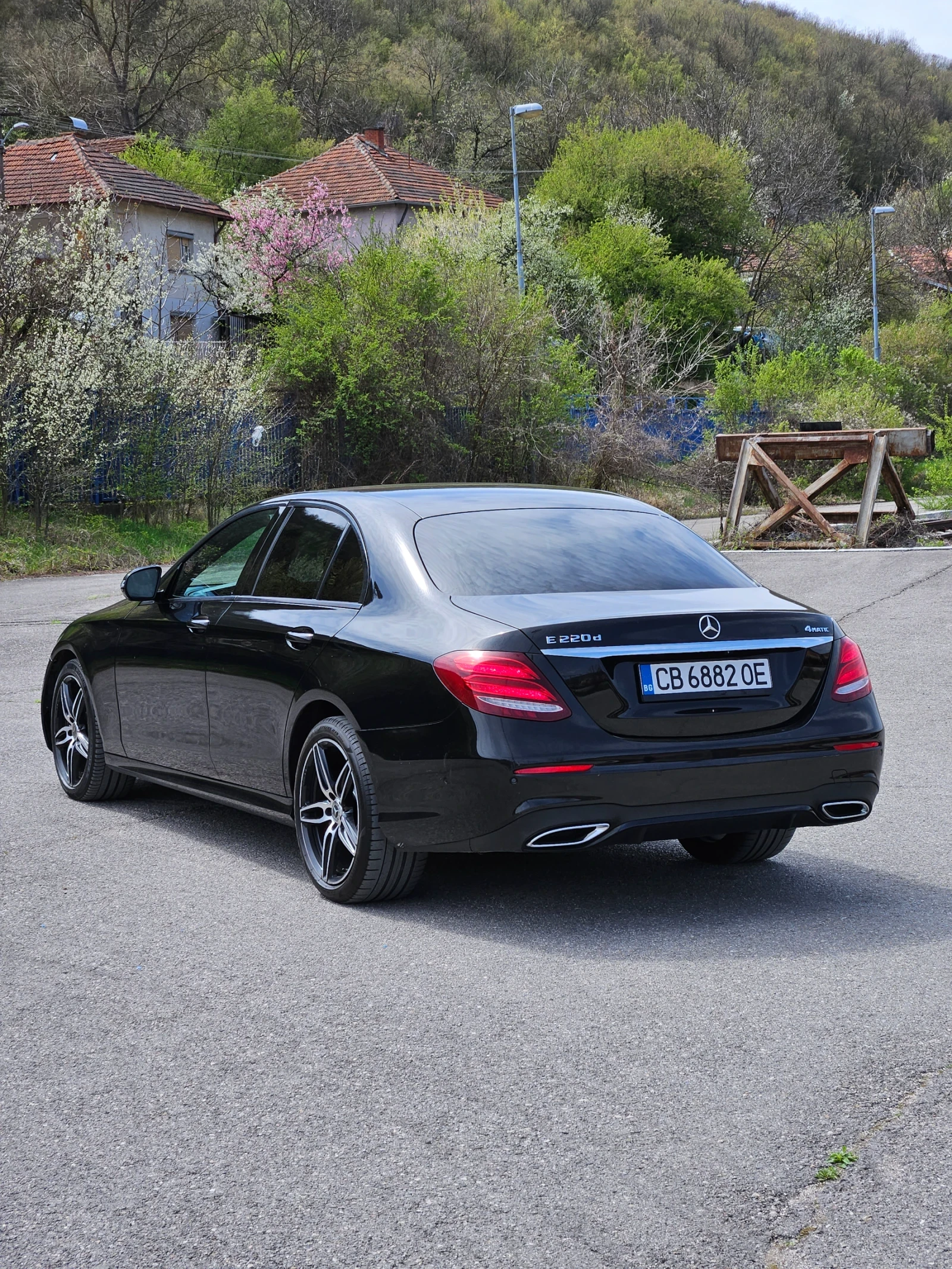 Mercedes-Benz E 220 AMG Night 4Matic Digital HeadUp FULL, снимка 4 - Автомобили и джипове - 54268164