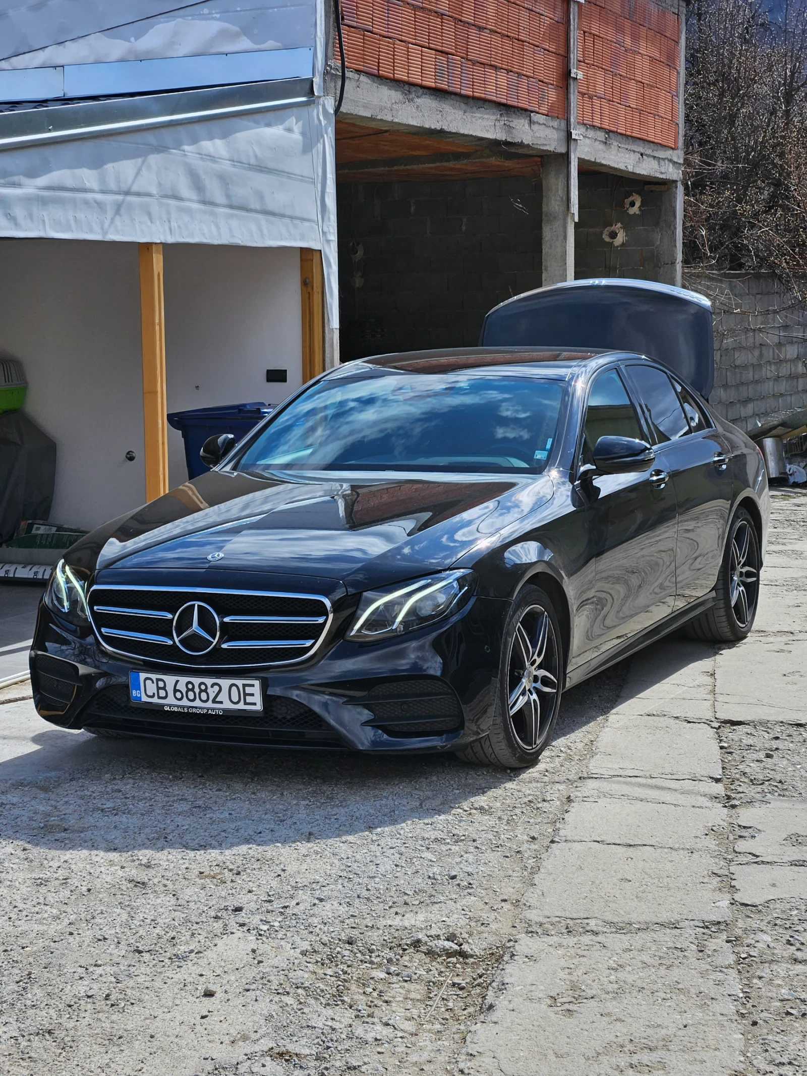 Mercedes-Benz E 220 AMG Night 4Matic Digital HeadUp FULL, снимка 8 - Автомобили и джипове - 54268164