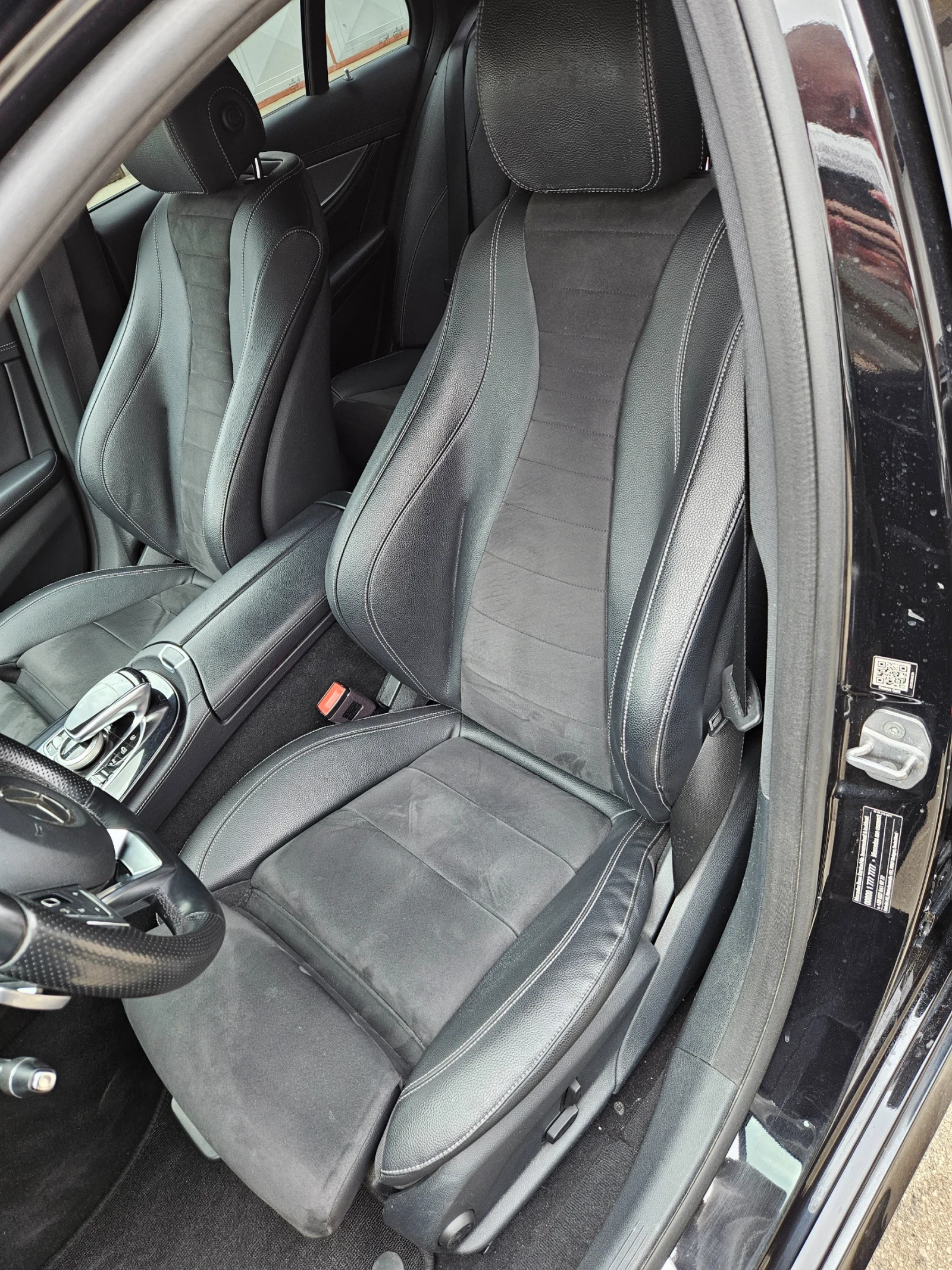 Mercedes-Benz E 220 AMG Night 4Matic Digital HeadUp FULL, снимка 14 - Автомобили и джипове - 54268164