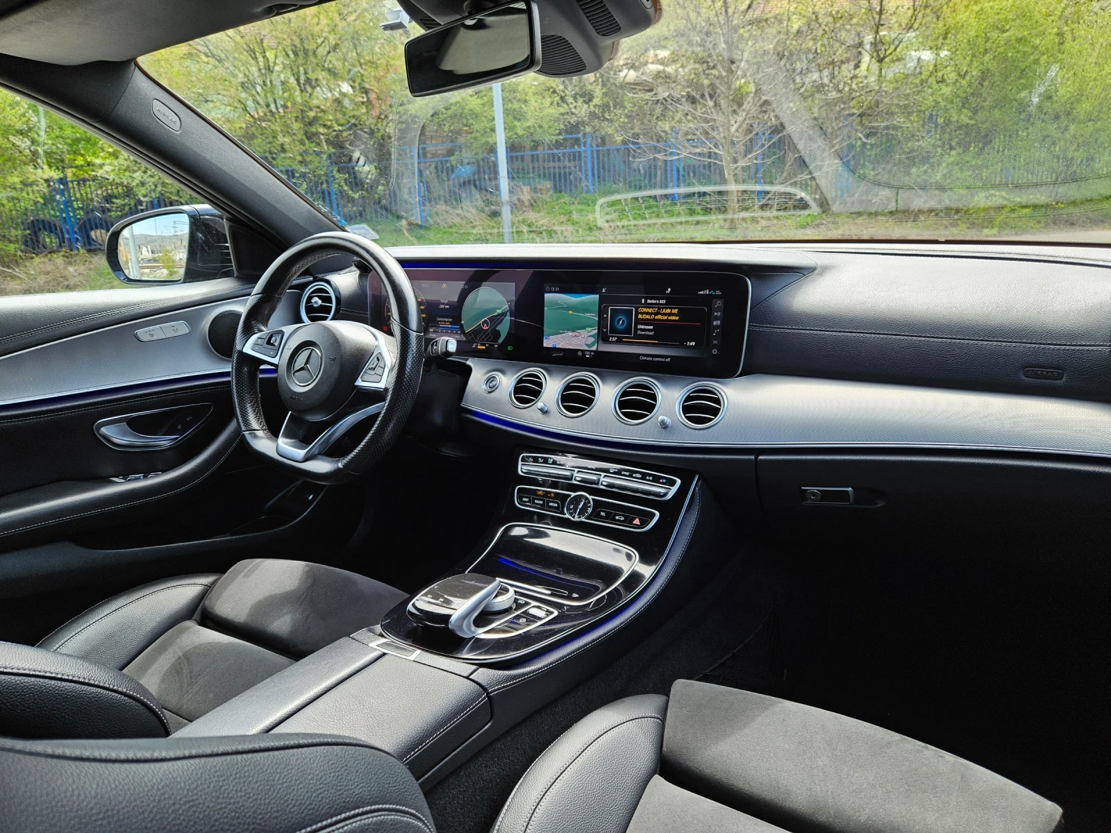 Mercedes-Benz E 220 AMG Night 4Matic Digital HeadUp FULL, снимка 10 - Автомобили и джипове - 54268164