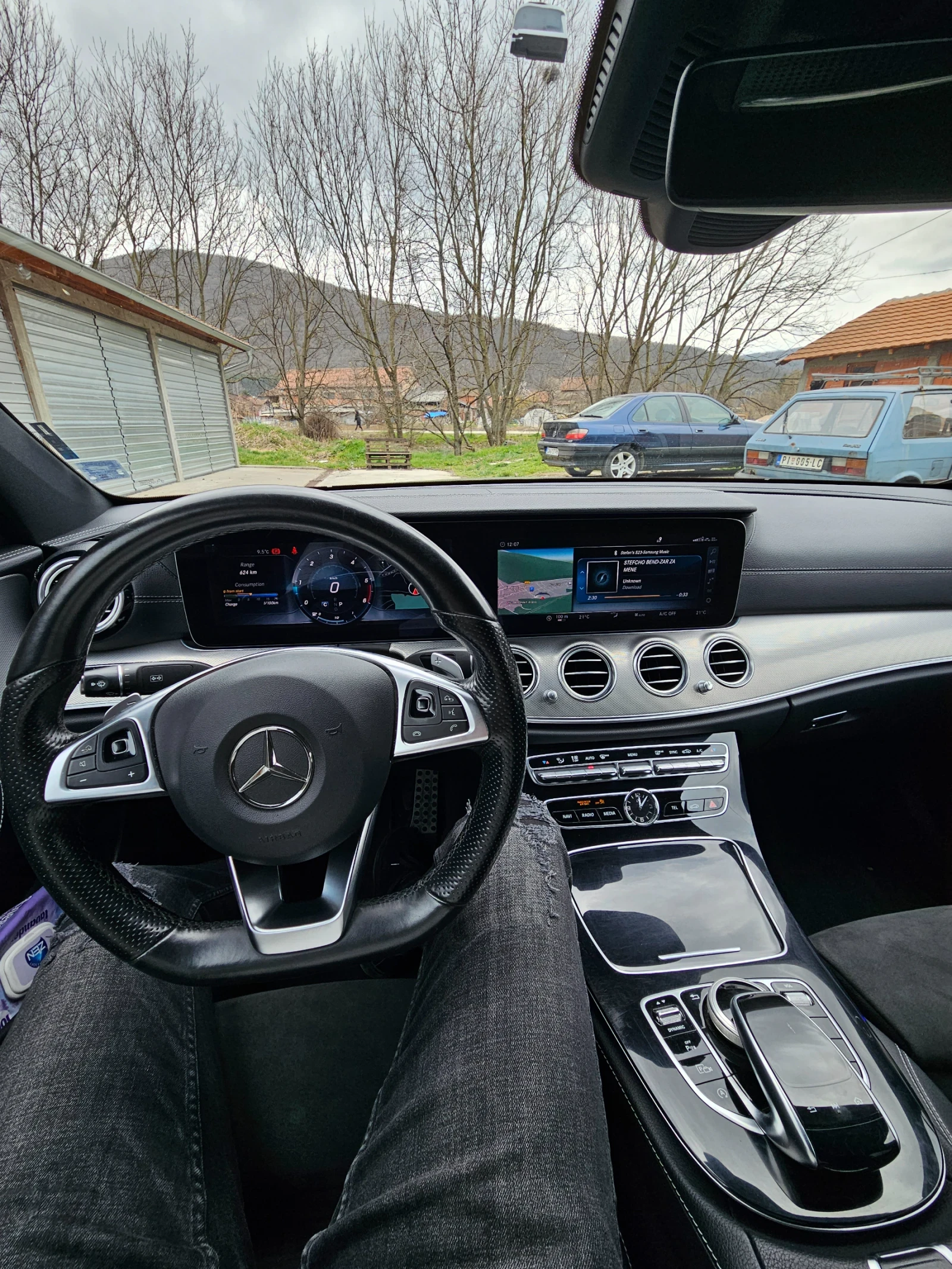 Mercedes-Benz E 220 AMG Night 4Matic Digital HeadUp FULL, снимка 12 - Автомобили и джипове - 54268164