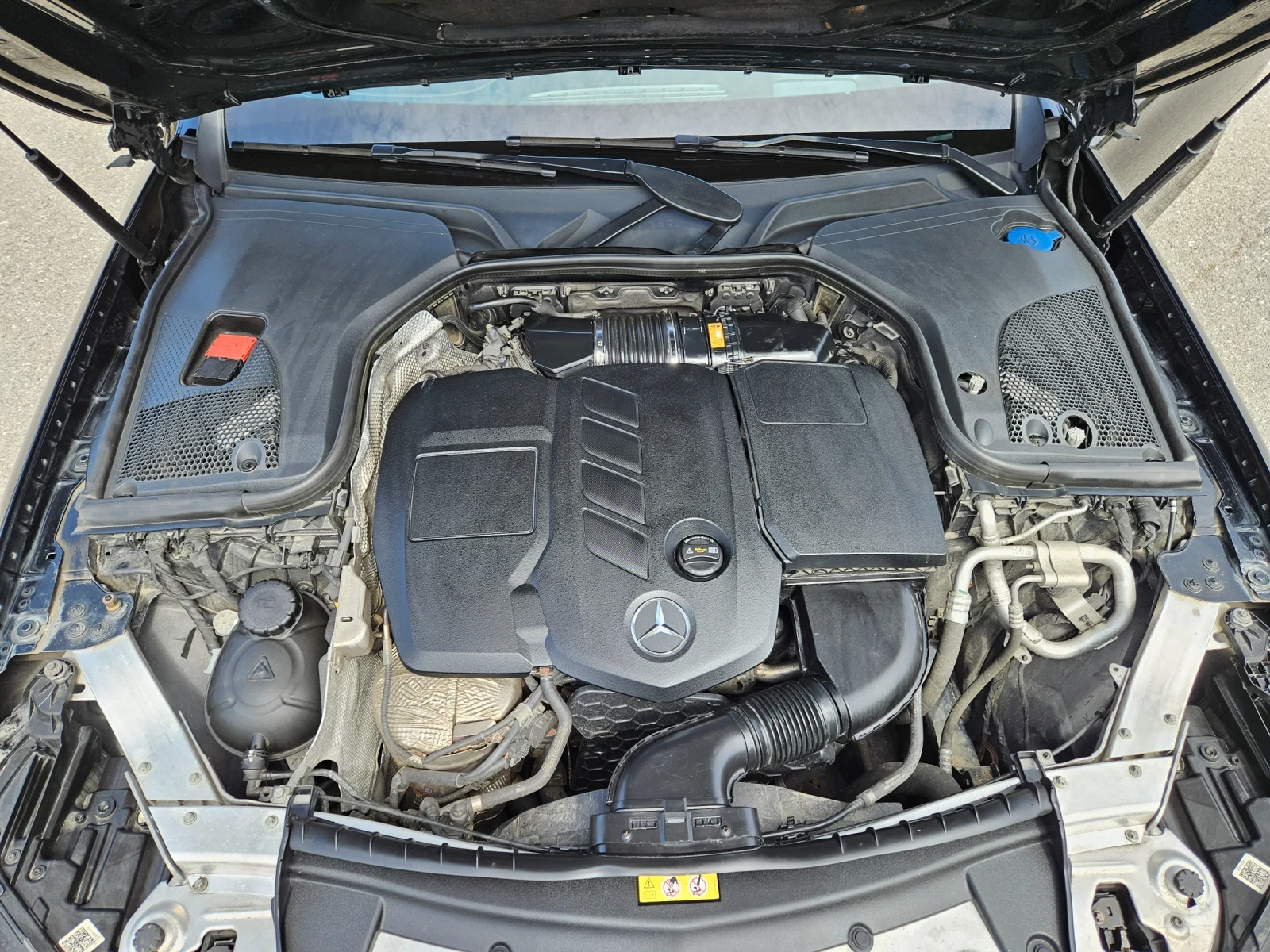 Mercedes-Benz E 220 AMG Night 4Matic Digital HeadUp FULL, снимка 17 - Автомобили и джипове - 54268164