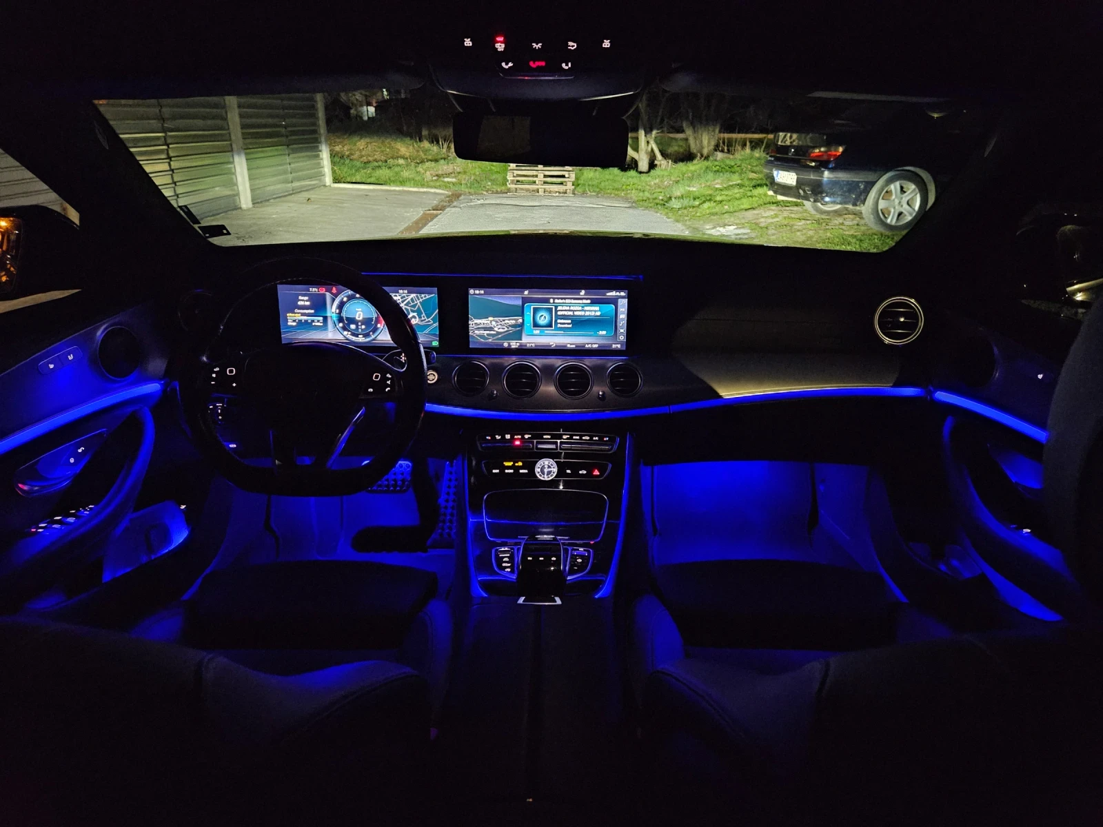 Mercedes-Benz E 220 AMG Night 4Matic Digital HeadUp FULL, снимка 13 - Автомобили и джипове - 54268164