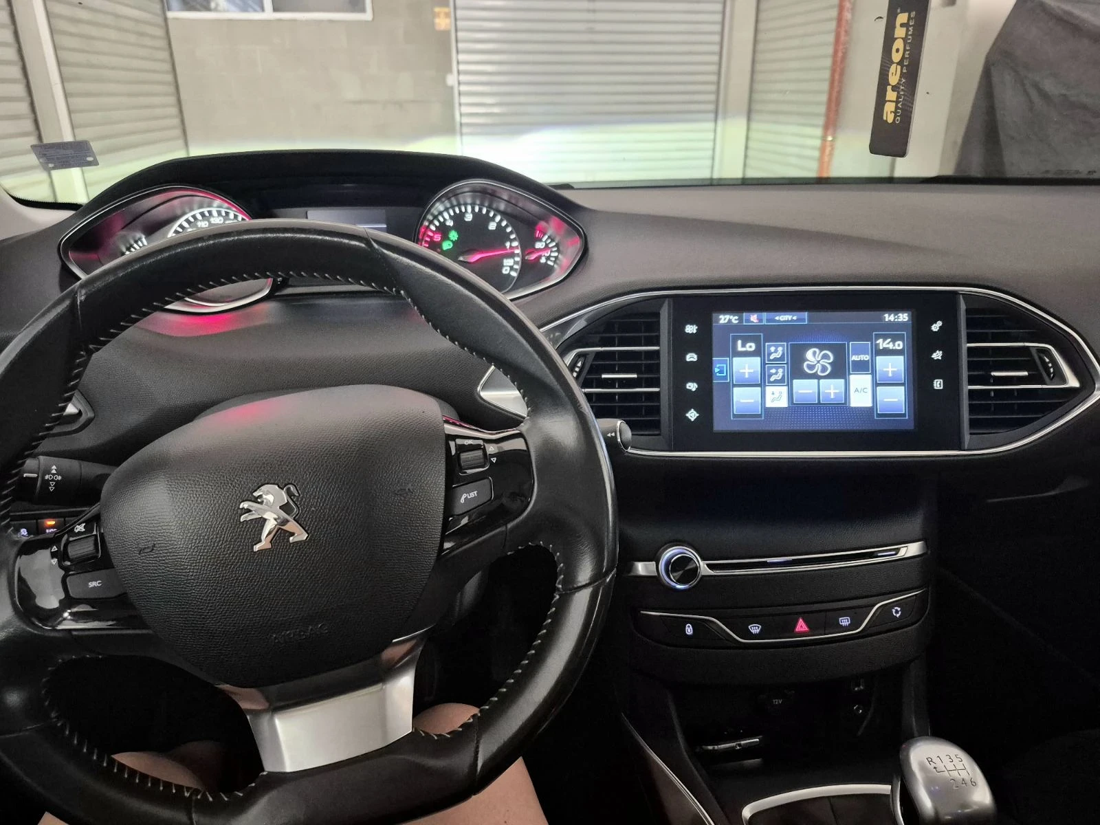 Peugeot 308 1.6 hdi, снимка 13 - Автомобили и джипове - 54805976