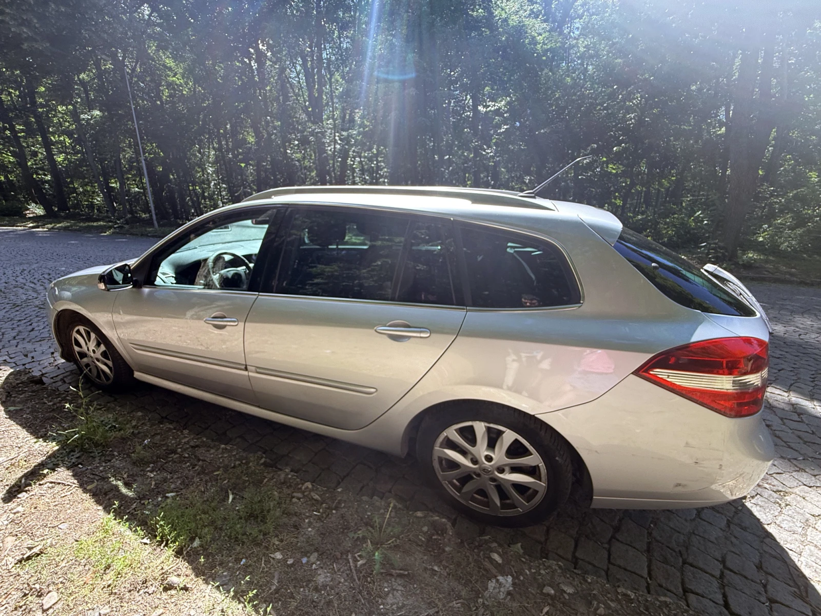 Renault Laguna Sport Tourer 2.0 dCi 150 к.с. Автомат, снимка 4 - Автомобили и джипове - 55077364