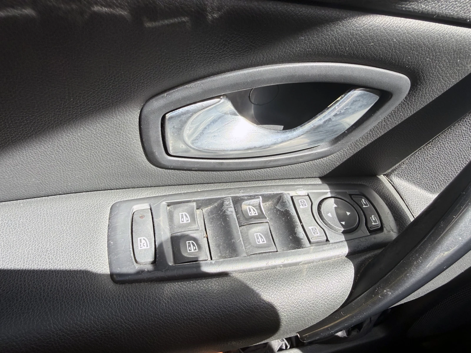 Renault Laguna Sport Tourer 2.0 dCi 150 к.с. Автомат, снимка 2 - Автомобили и джипове - 55077364