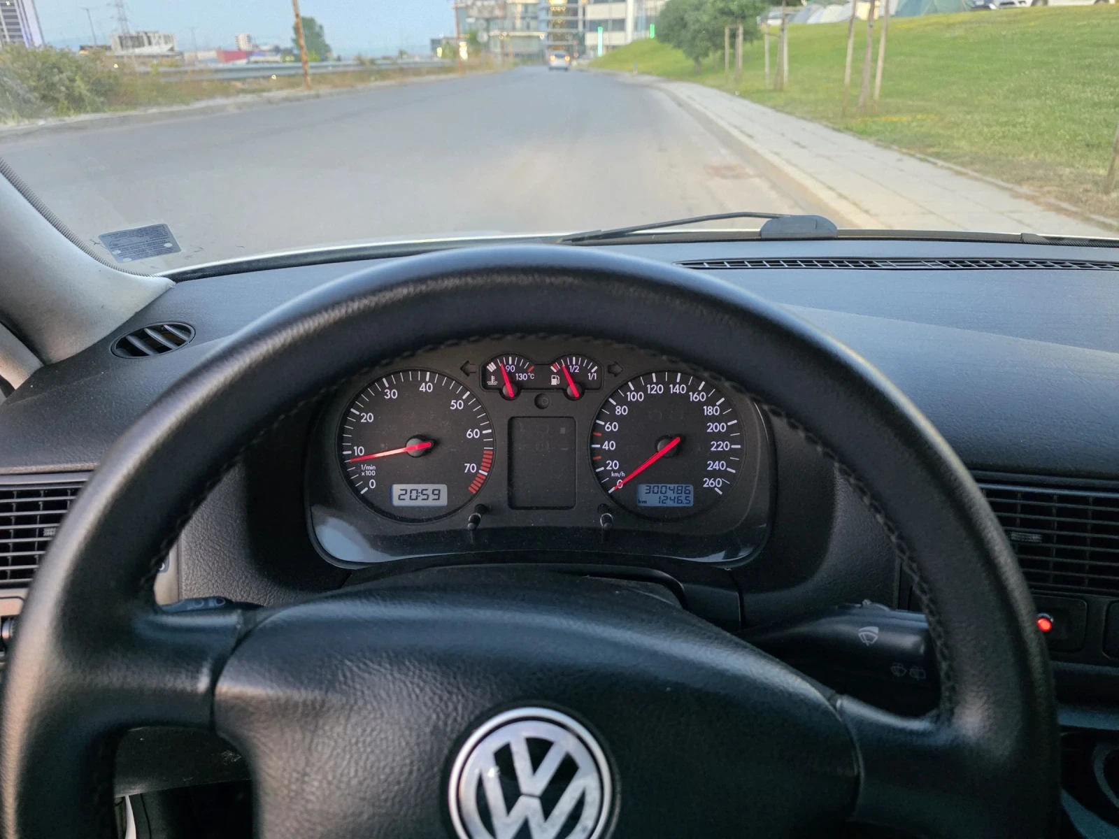 VW Golf 1.6 SR CLIMA, снимка 3 - Автомобили и джипове - 55696391