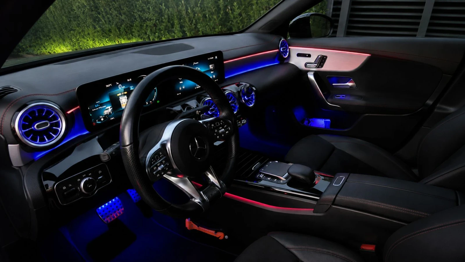 Mercedes-Benz CLA 180, снимка 6 - Автомобили и джипове - 55860309