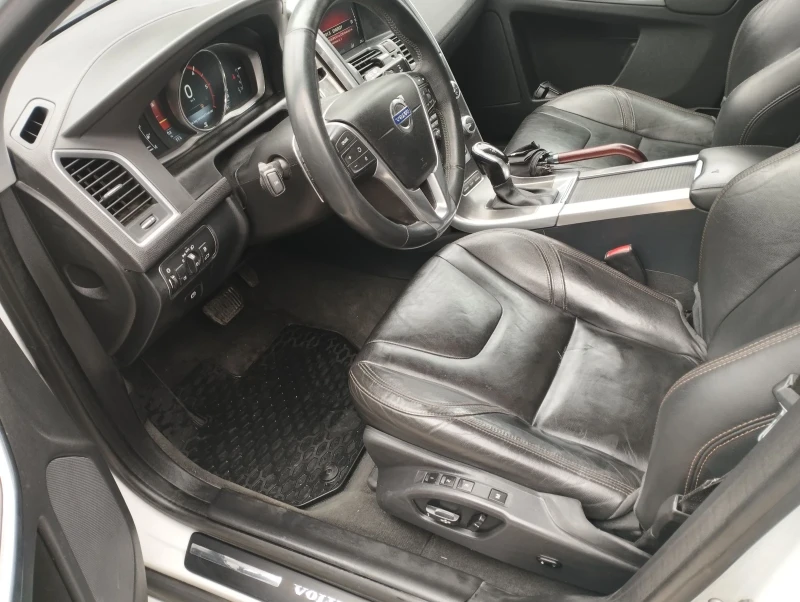 Volvo XC60 2, 4D 4x4, снимка 5 - Автомобили и джипове - 52407772