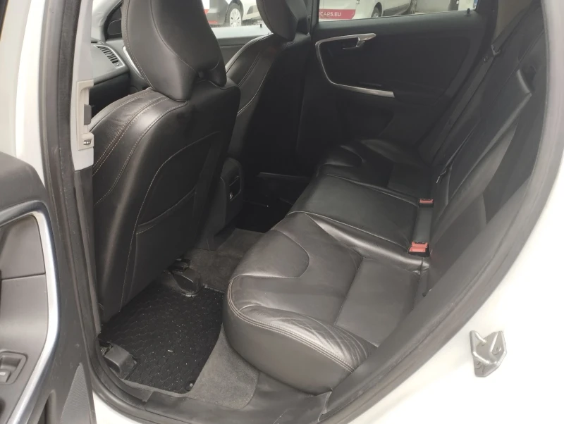 Volvo XC60 2, 4D 4x4, снимка 7 - Автомобили и джипове - 52407772