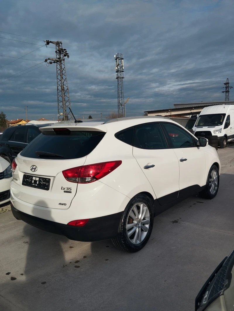 Hyundai IX35 4x4 АВТОМАТИК KEYLESS NAVI КАМЕРА ПОДГРЕВ, снимка 4 - Автомобили и джипове - 52722853