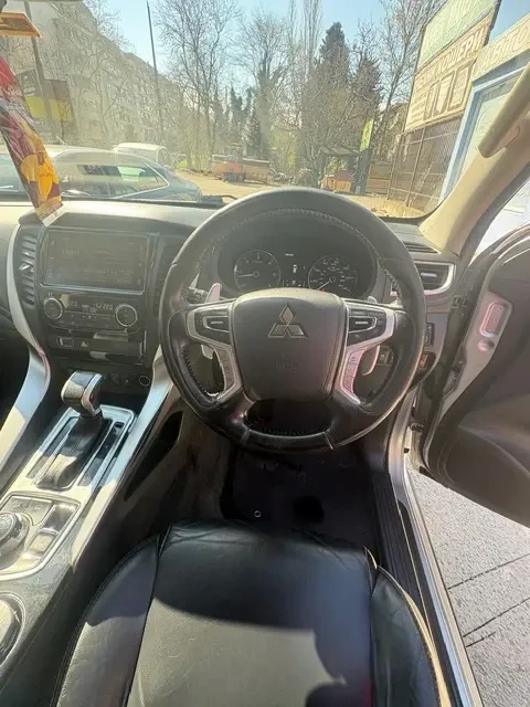 Mitsubishi Pajero sport, снимка 10 - Автомобили и джипове - 54153516