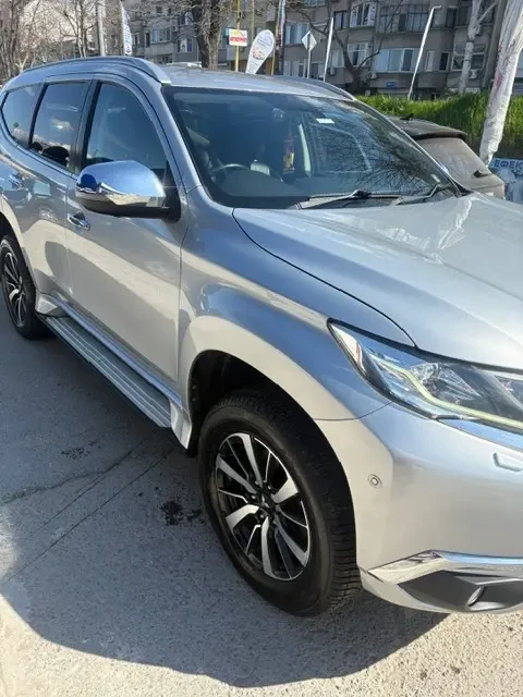 Mitsubishi Pajero sport, снимка 2 - Автомобили и джипове - 54153516