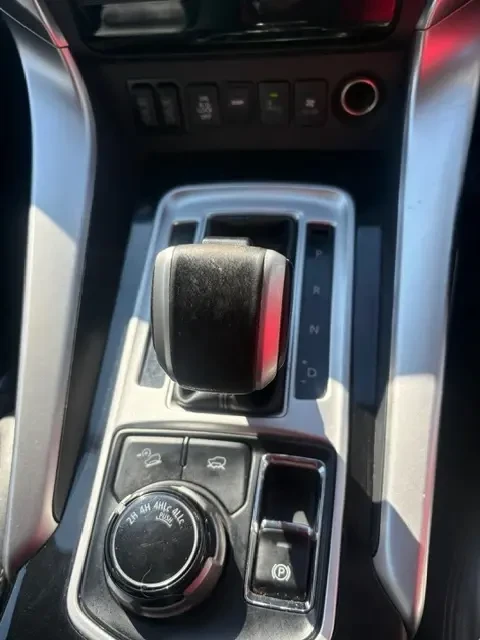 Mitsubishi Pajero sport, снимка 11 - Автомобили и джипове - 54153516